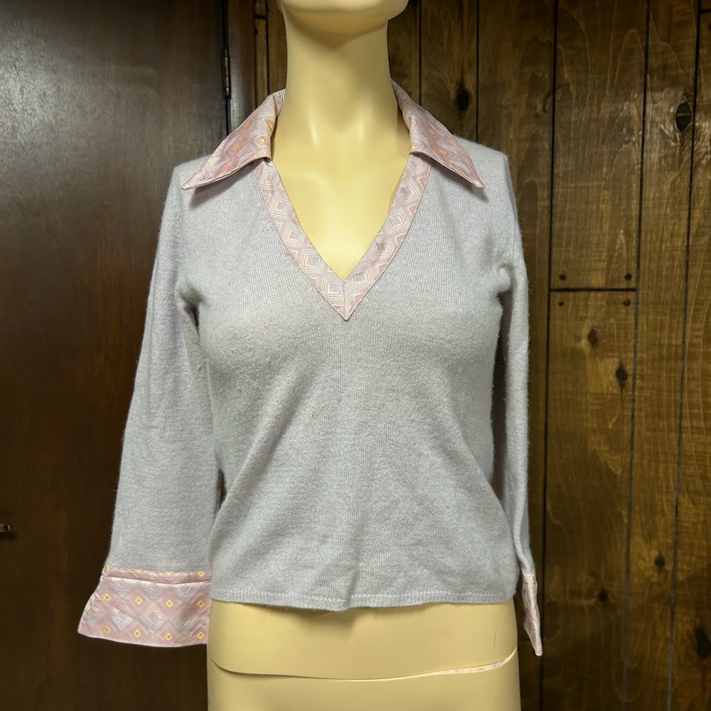 Light Gray V-Neck Sweater with Pink Accents